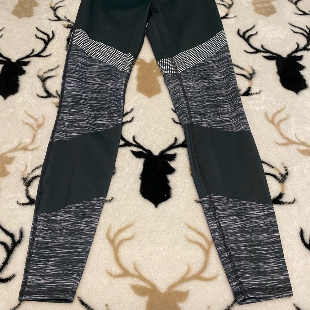 Hylete Black and Gray Activewear